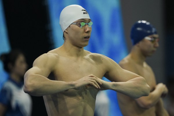 被蛙泳阻误的开脱泳天才？蛙王想家也爱哭？奥运冠军覃海洋细述成长之路